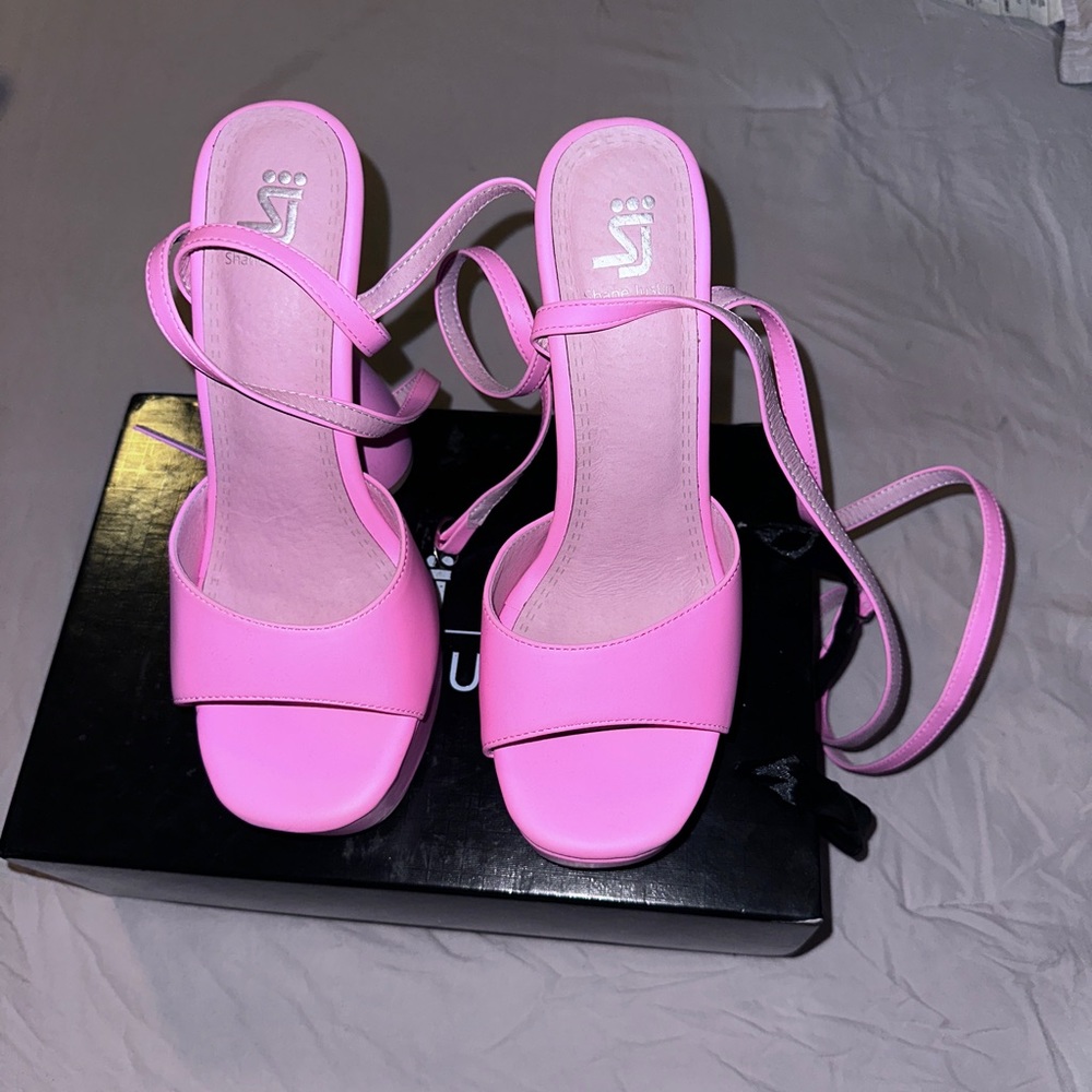 *HOT* Shane Justin Pink Platform Heels